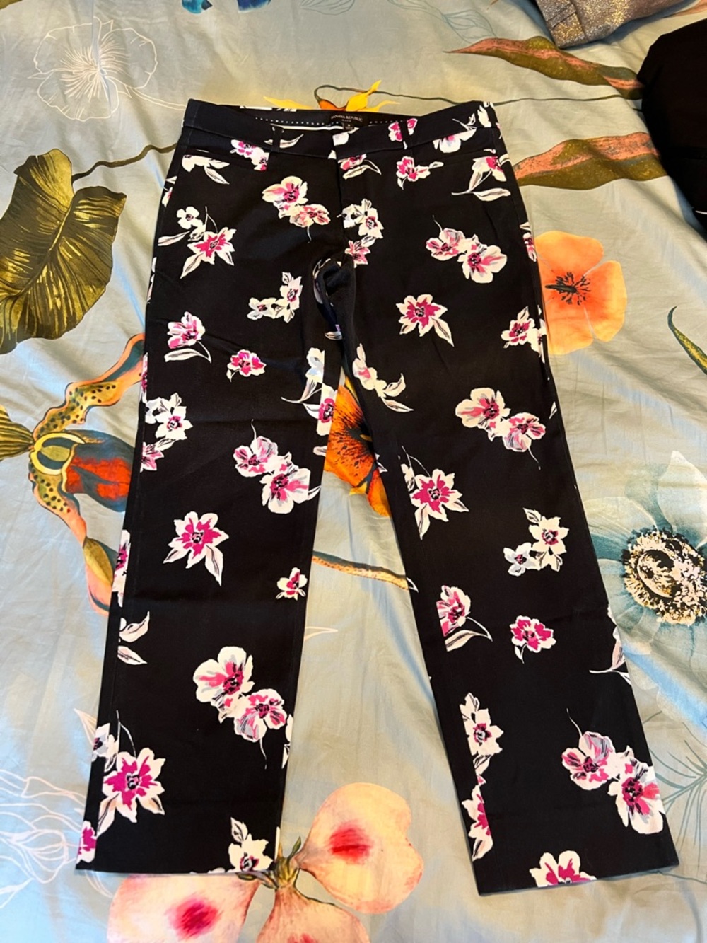 Banana Republic Sloan Ankle Pant | Black Pink & White Flower Print - Size 8